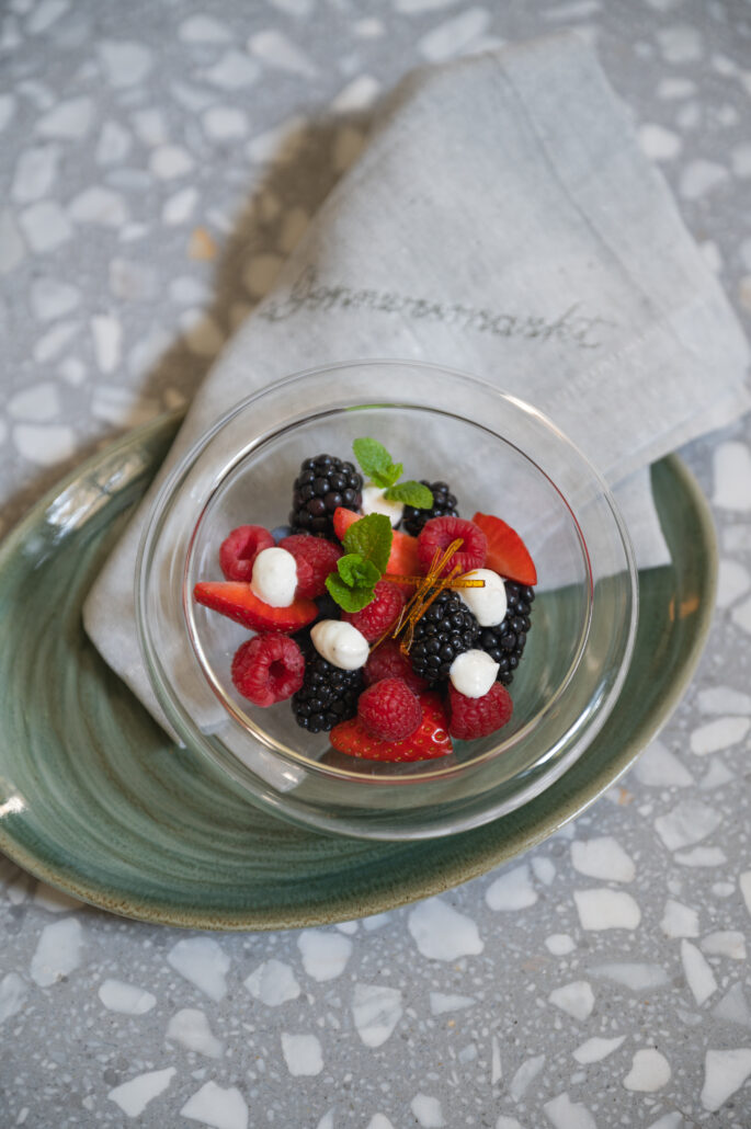 HH ALMANAC Donnersmarkt Breakfast Berry Bowl