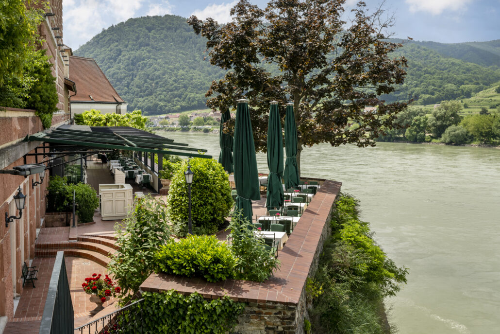 Hotel Schloss Duernstein Guenter Standl2 Terrasse