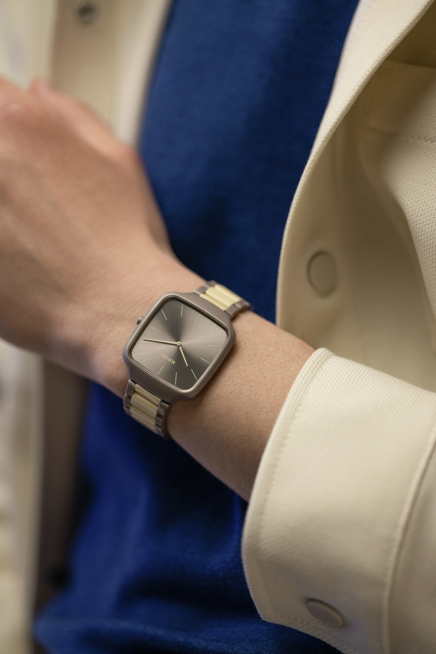 True Square Thinline Le Corbusier R27046172 LS b