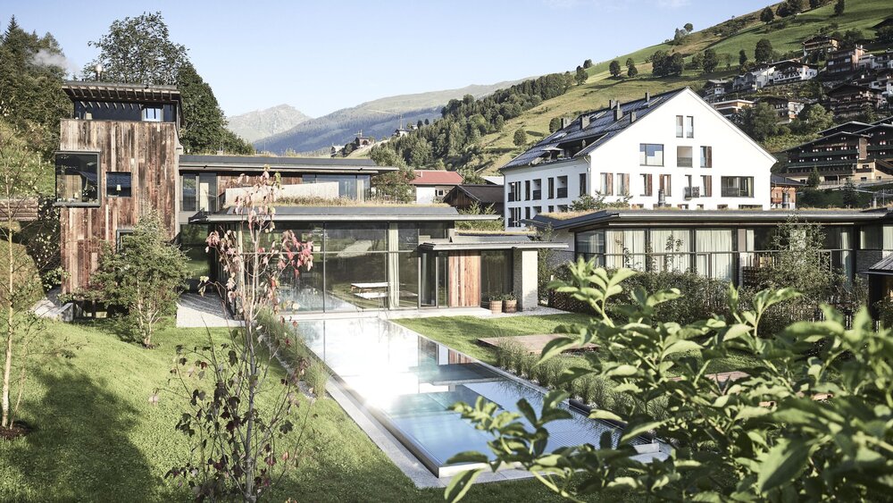 WIESERGUTAussenansichtSommerCopyrightHariPulko5 scaled