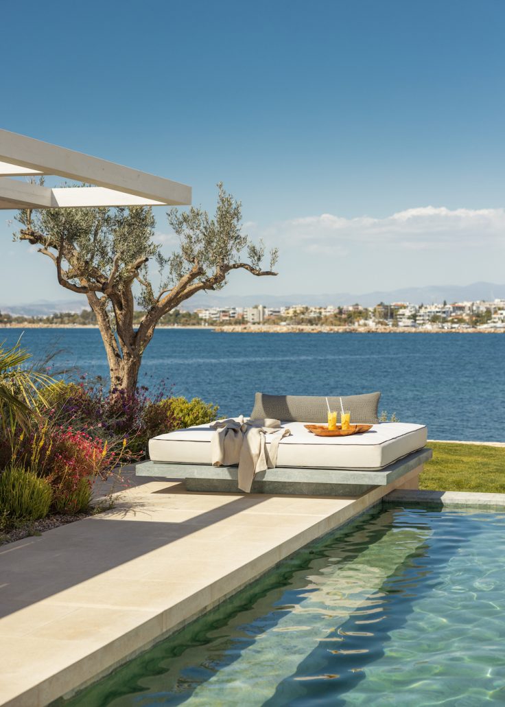 180922 OneOnly Aesthesis Villa Pool Sunbed 0066 MASTER