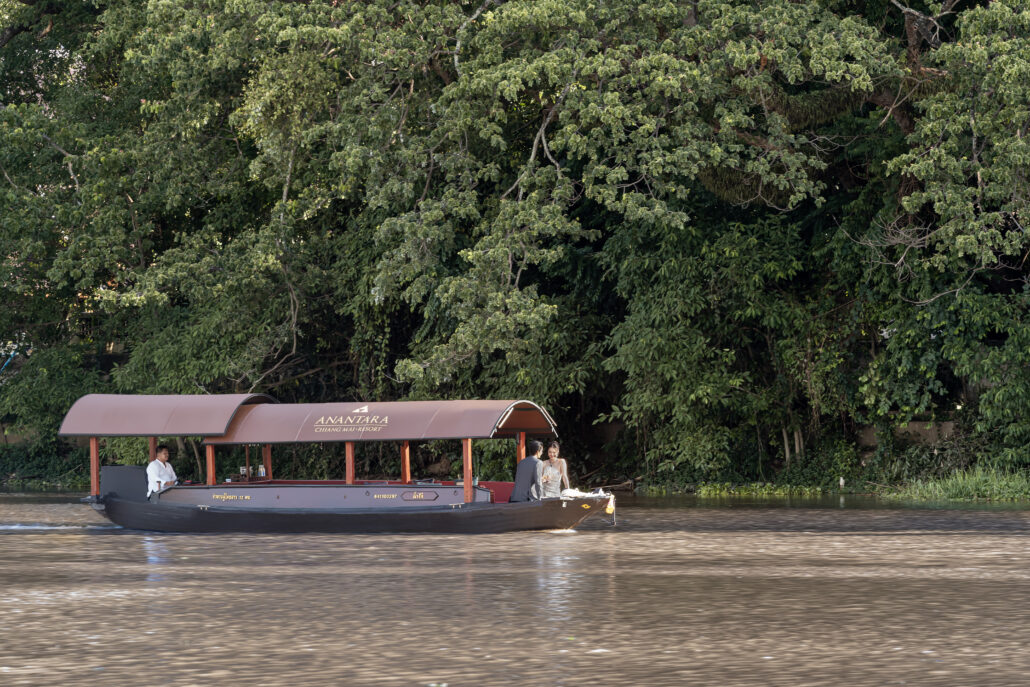 Nam Jai cruises the Ping River c Anantara Chiang Mai Resort