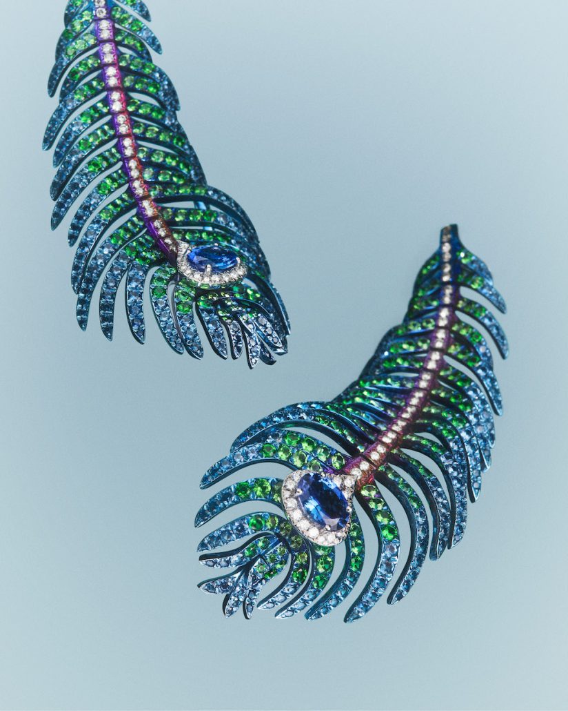 BOUCHERON Fall Winter 2023 – 4 5 – Free Fall Plume de Paon titanium earrings