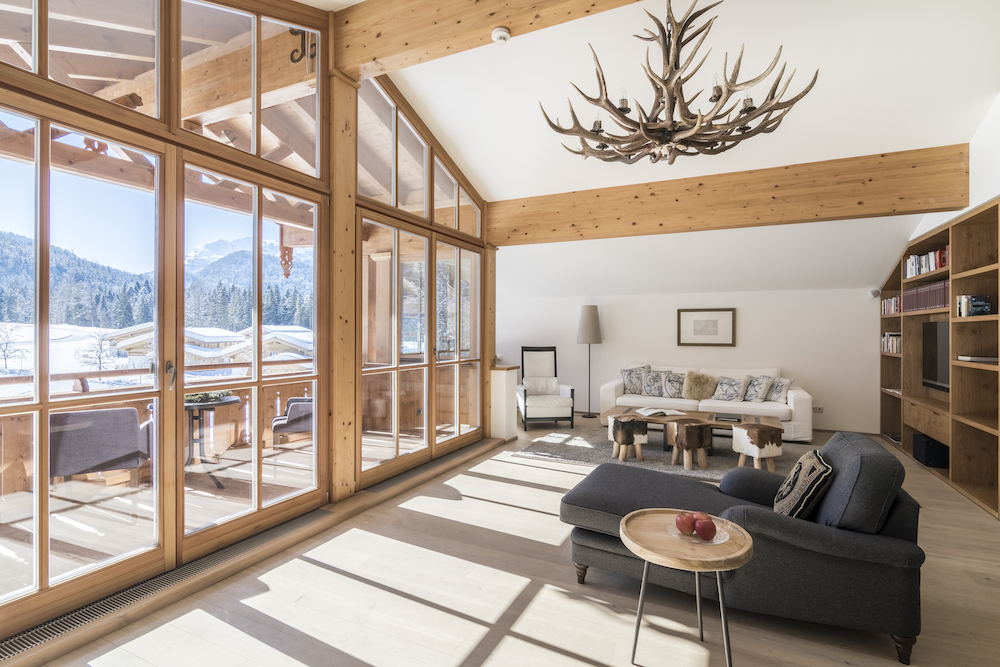 Gut Steinbach Chaletdorf Wohnraum 08