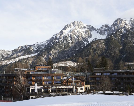 HolzhotelForsthofalmLeogangAussenansichtHotel52