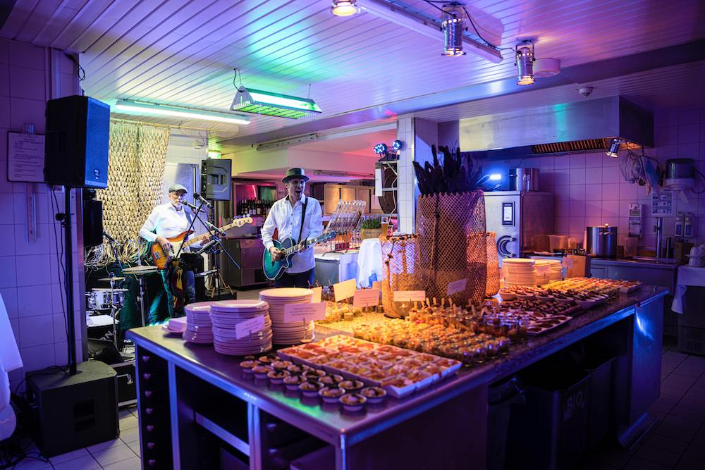 Kitchen KitchenClubcHUBERTUSMountainRefugio Allgaeu1