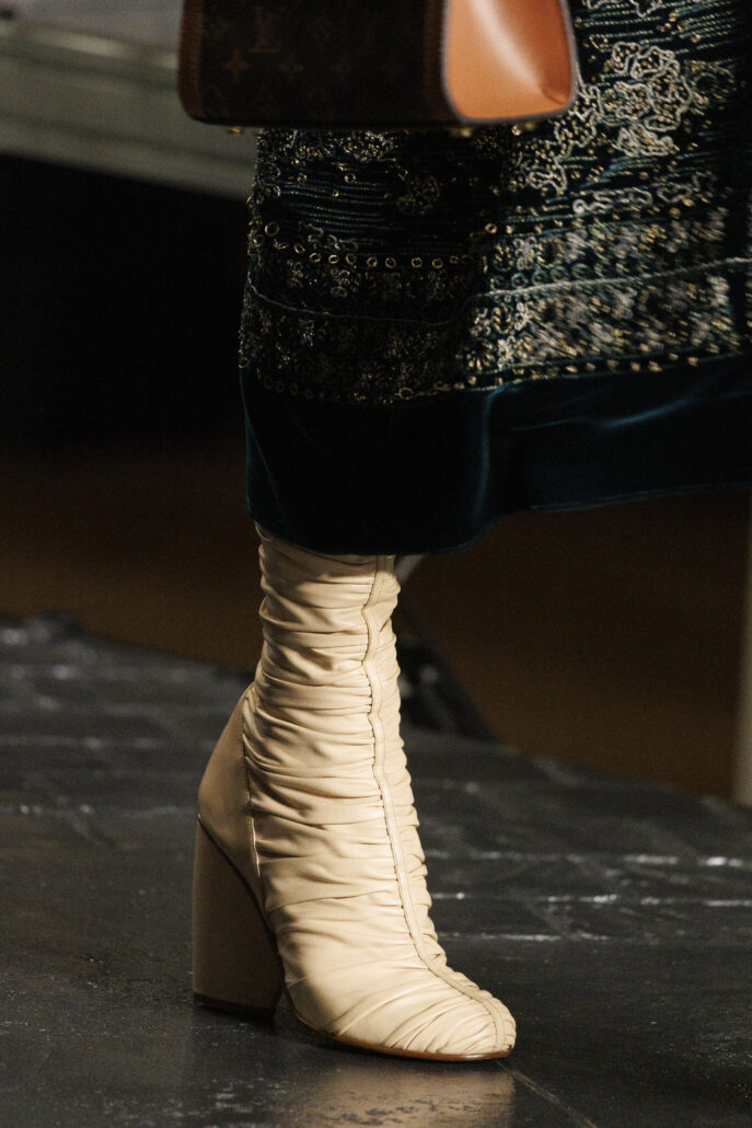 LV Womens FW23 Shoes 18