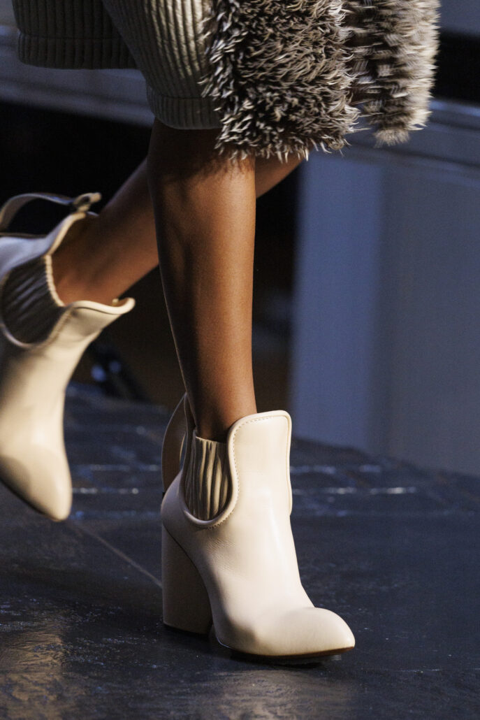 LV Womens FW23 Shoes 24