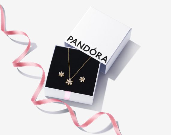 Pandora Styled Packshot Gift Set Timeless Cycle G 2023 3