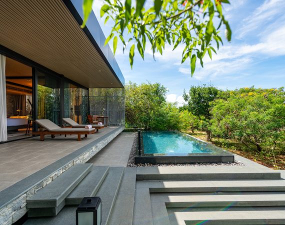 PremiumSuiteWithPoolOutdoor