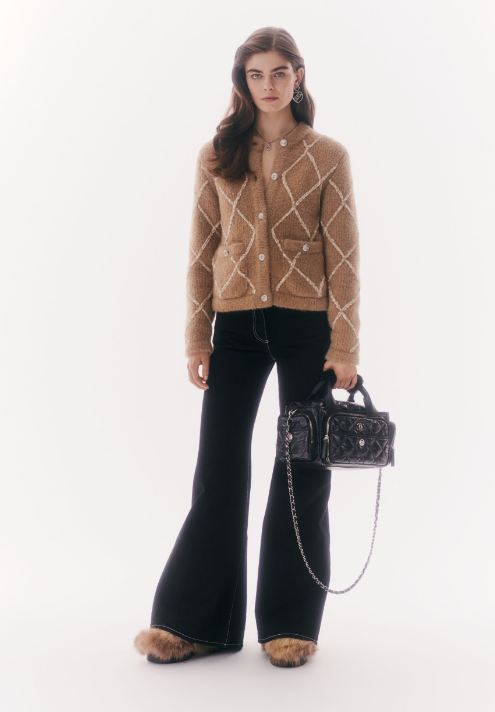 Screenshot 2023 10 10 at 09 39 21 COCO NEIGE 2023 24 COLLECTION chanel e lookbook coco neige 2023 en 3.pdf