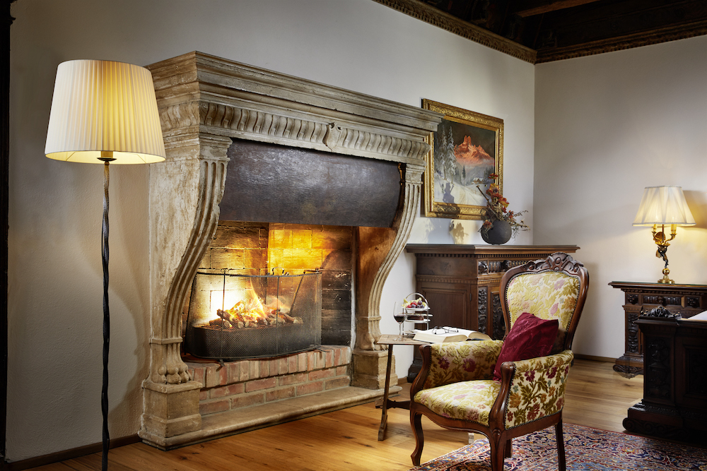 einladender kaminofen schloss hotel mittersill 3