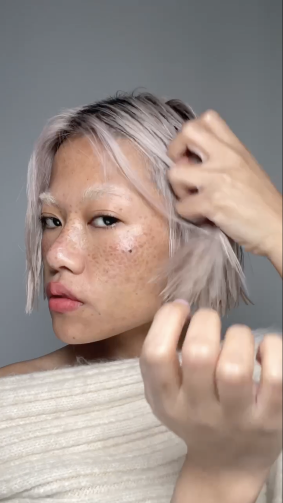 r kerastase blond absolu pure hyaluronic acid serum mood4 1