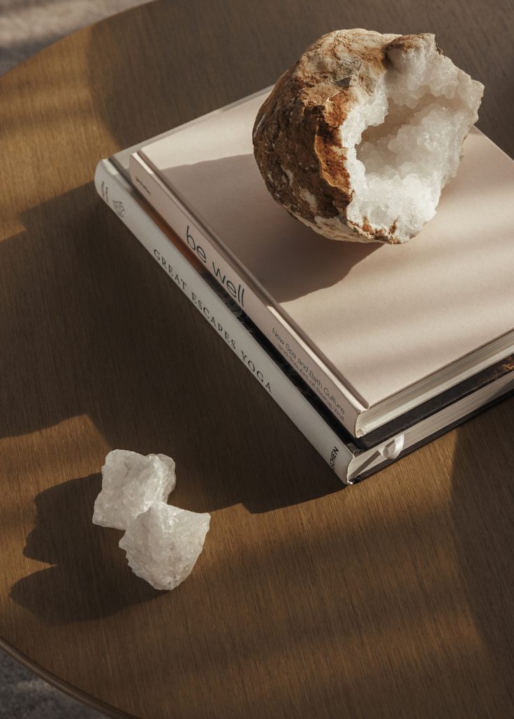 3814 Wellness Suite Livingroom CoffeeTable Detail 1676 MASTER