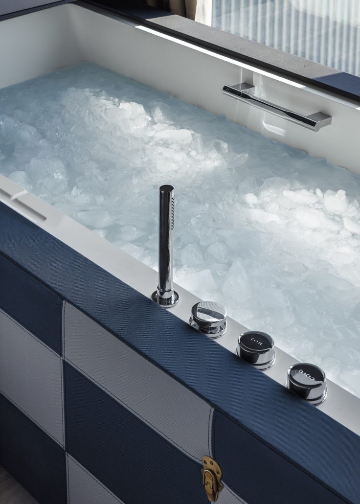 3814 Wellness Suite SpaBath Detail 1885 Opt1 MASTER