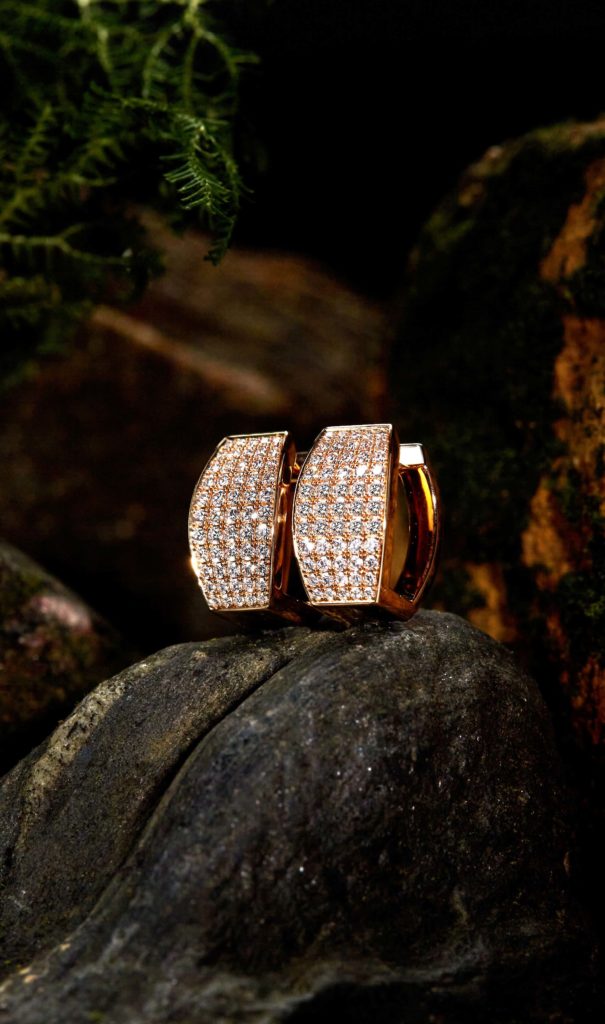 Corum TonneauFullPave Creoles RG LS 605x1024 1