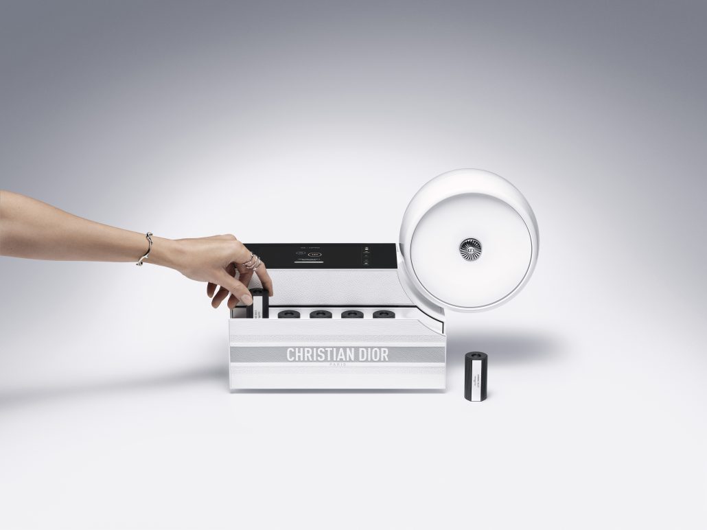 F917 LCP DIOR AIR 23 P04D Air Hand Close L4 F39