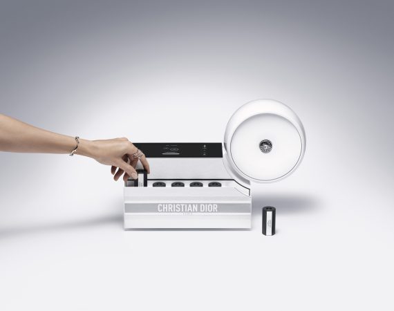 F917 LCP DIOR AIR 23 P04D Air Hand Close L4 F39