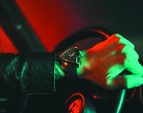 Hamilton Ventura Dragon H24525332 Lifestyle 1 Print Resolution JPEG 300 DPI 16142