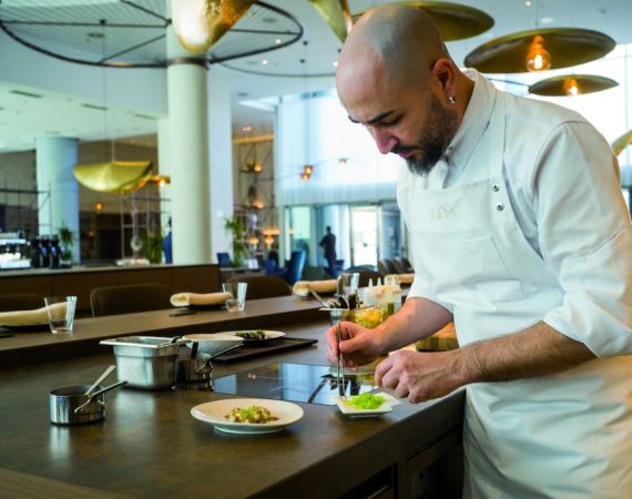 Hilton Barcelona Diagonal Mar Aurt chef food 1024x683 1