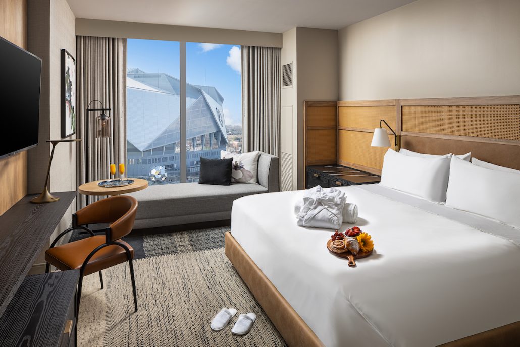 Hotel Room KING Breakfast