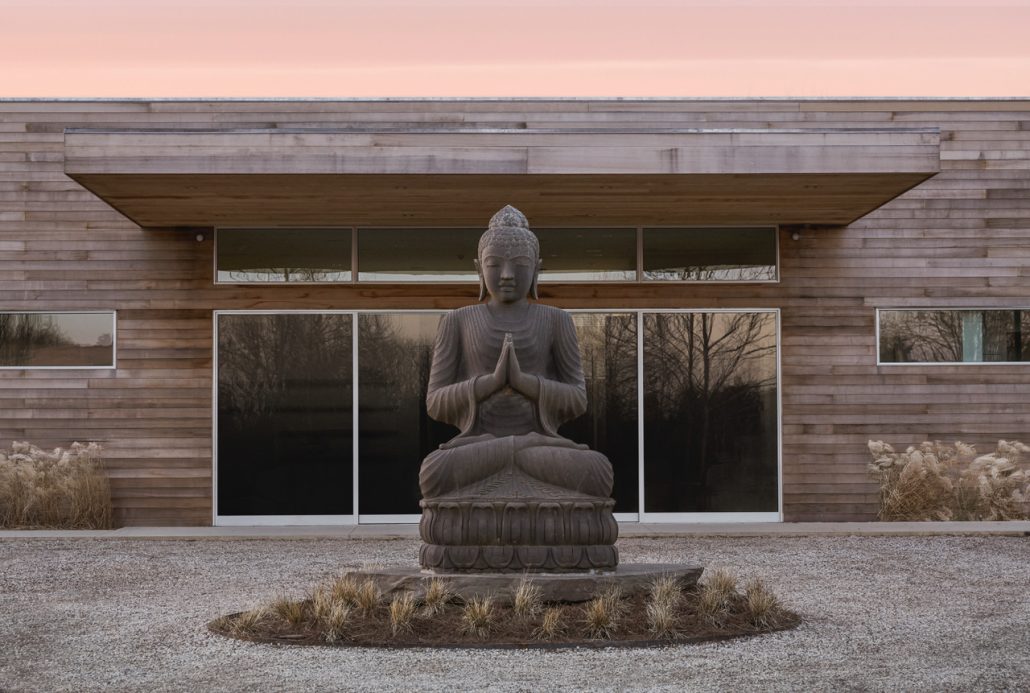 Long Island ssbh 03 spa entrance buddha c Fredrika Sjarne for Shou Sugi Ban House