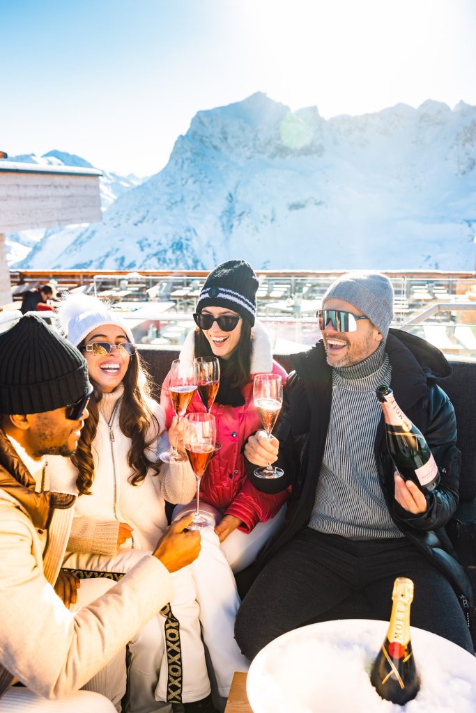 MoetChandon ChampagnerGondel 02 683x1024 1