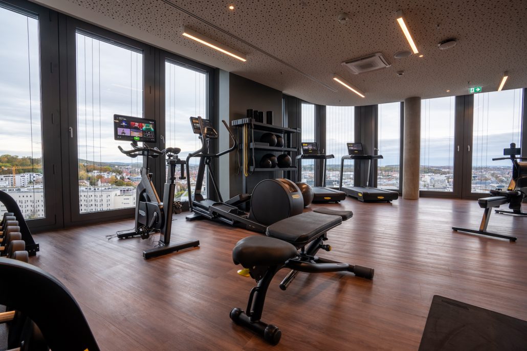Radisson Blu Hotel at Porsche Design Tower Stuttgart Fitness
