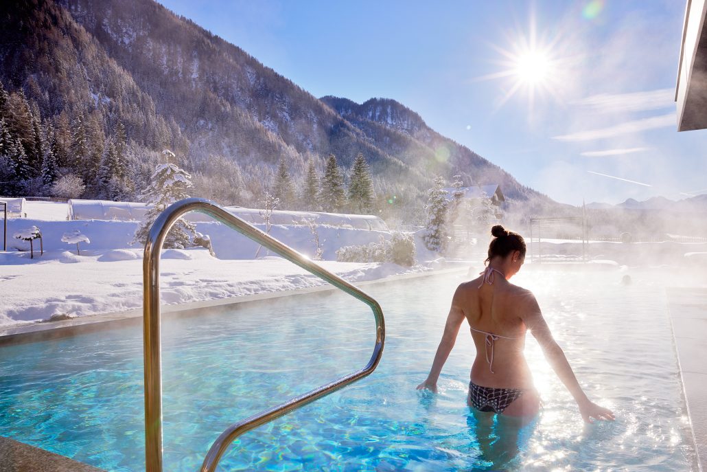warmer schwimmgenuss bei kalten temperaturen c huber fotografie fontis luxury spa lodge