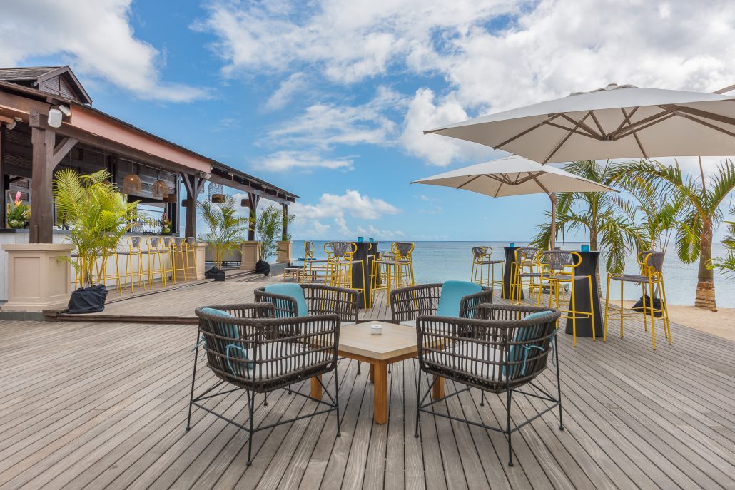 Brasserie Waves Terrace c Le Meridien Ile Maurice 2