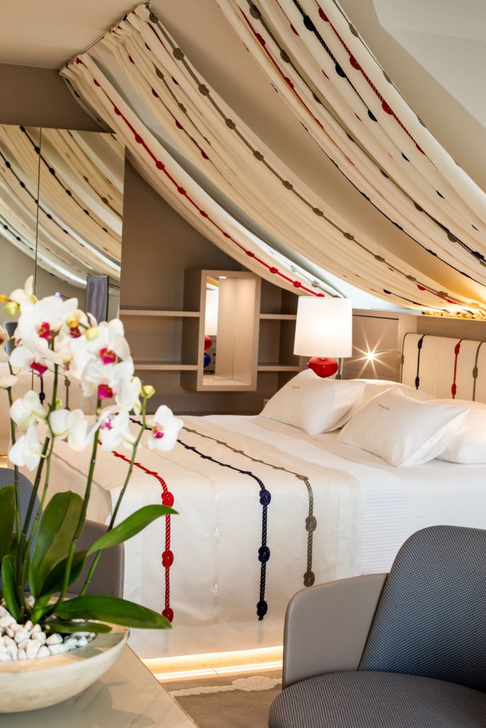 Hotel Lemongarden Marina Suite Schnuere Bett hoch