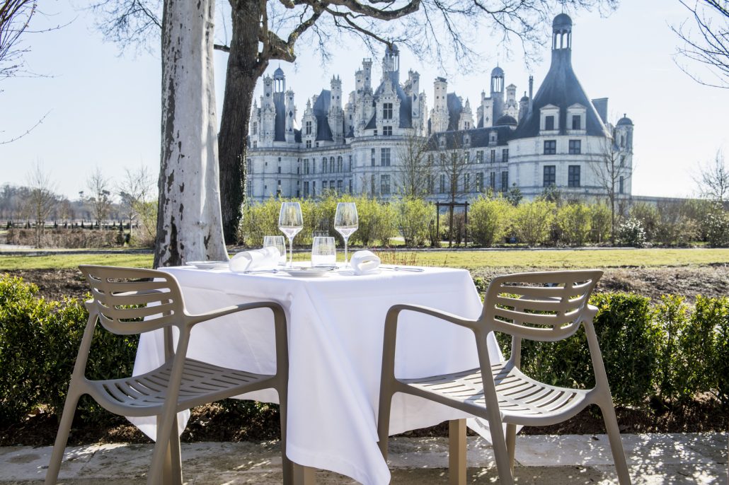Sicht Restaurant Terrasse c Relais de Chambord2