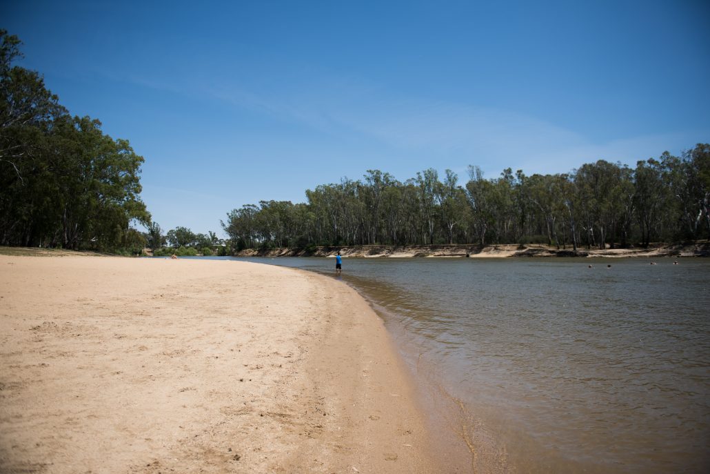 Thompsons Beach Cobram c Visit Victoria 133186 56