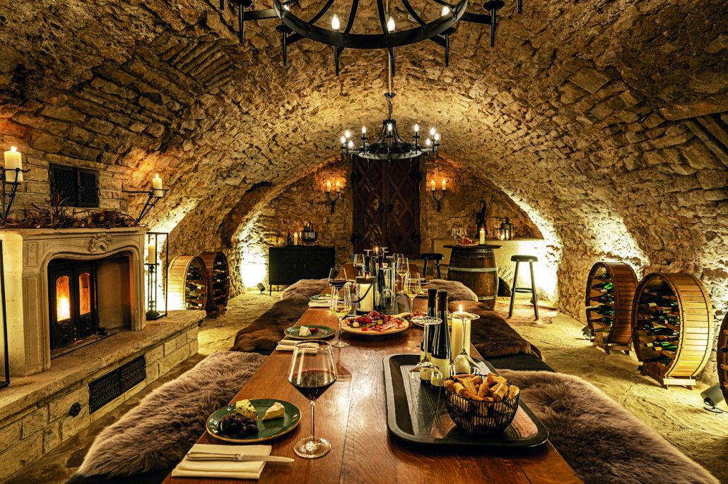 Victors Residenz Hotel Schloss Berg Gewoelbekeller c Victors Group