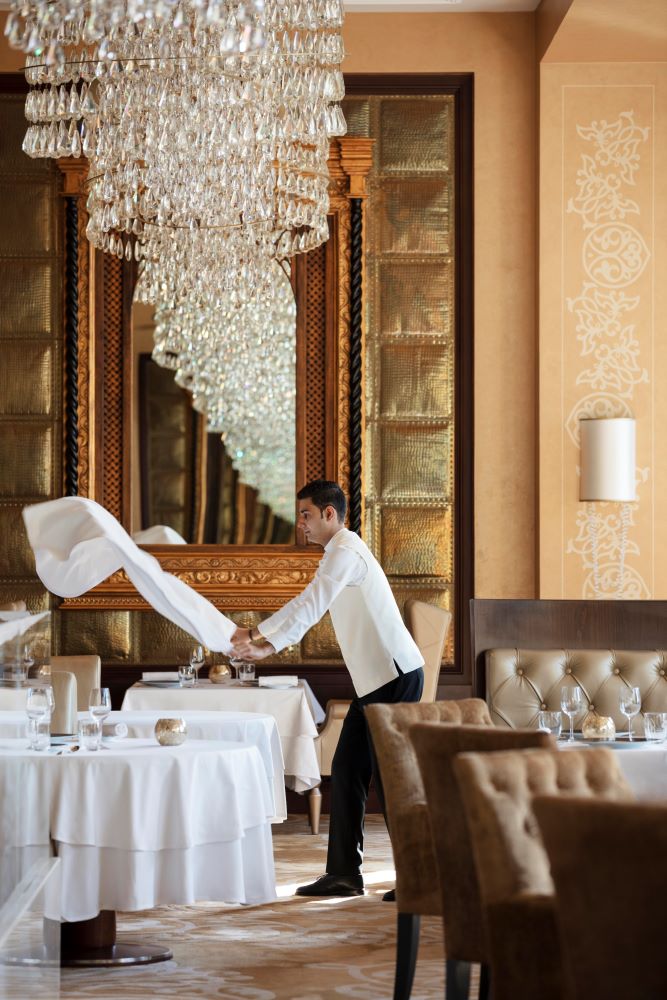 oo royalmirage fb celebrities dining day 0250 master