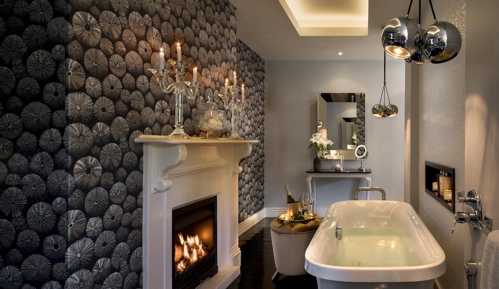 the master suite main bathroom