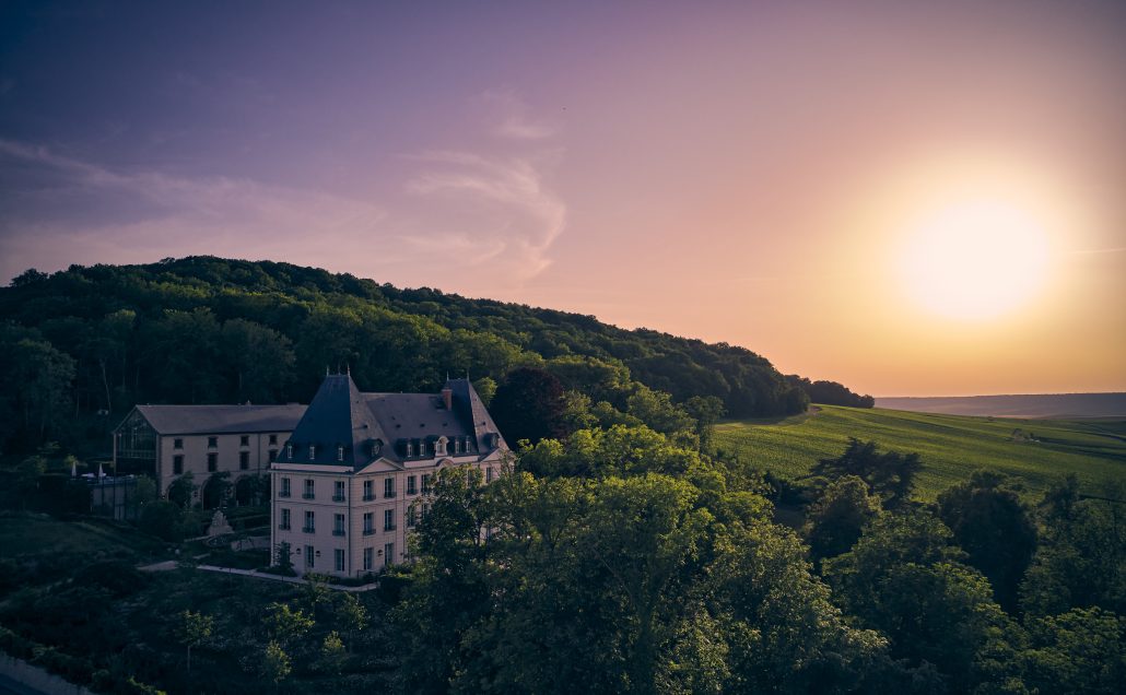 Emirates x Mo‰t Hennessy 1