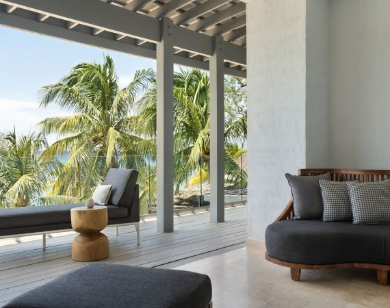 Kimpton Grand Roatanpa room terrace