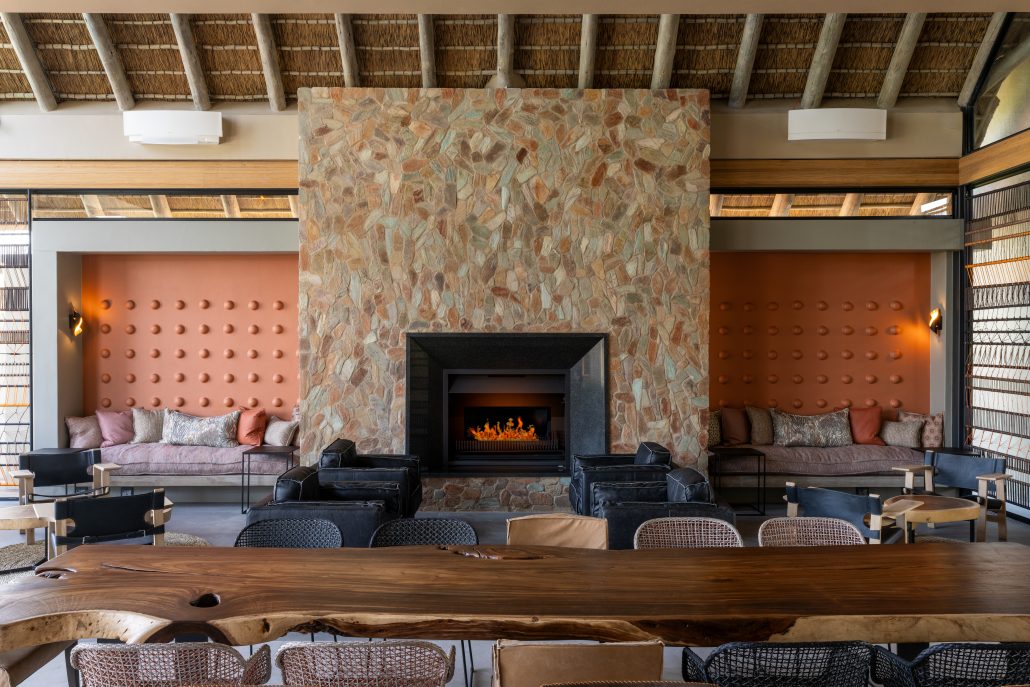 Radisson Safari Hotel Hoedspruit Pegasus Bar 04