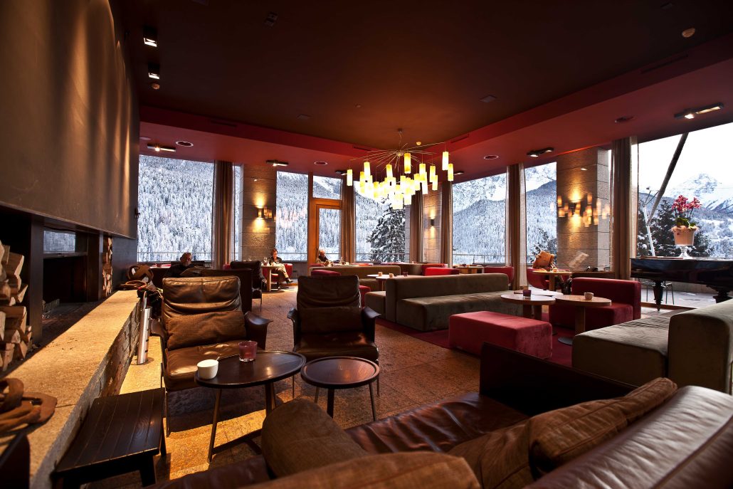 bar und lounge mit alpinem panorama c andrea badrutt chur hotel belvedere
