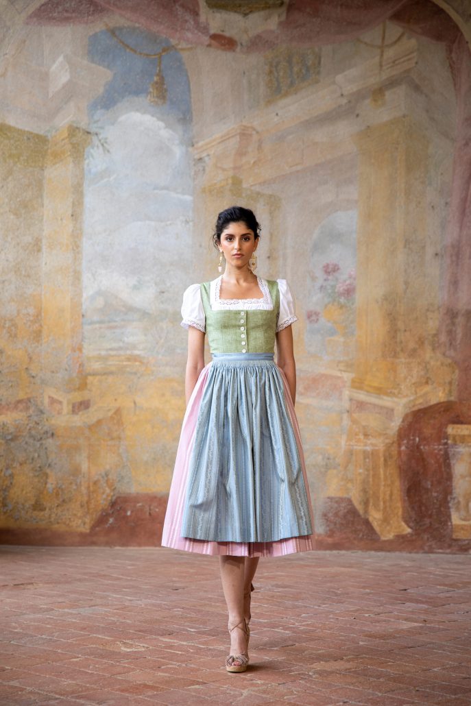 02 Flora dirndl Millstatt dirndlblouse RW SS24 c AidaDapo 1