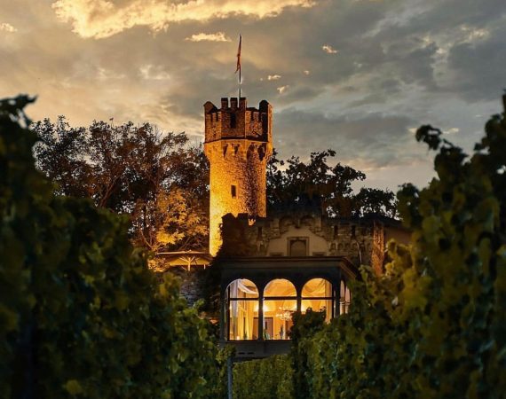 Aussenansicht Burg Schwarzenstein Abendstimmung raman photos