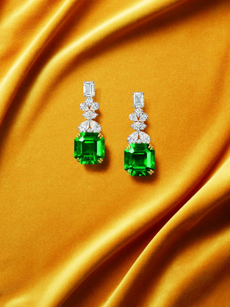 J073189 CAT ROYAL ADORN 2023 11 vD ISO 300dpi Print 50206