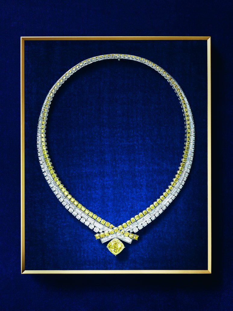 J073189 CAT ROYAL ADORN 2023 17 vE ISO 300dpi Print 50212