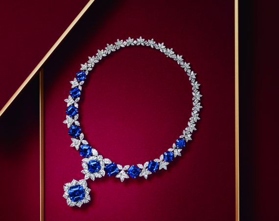 J073189 CAT ROYAL ADORN 2023 34 vE ISO 300dpi Print 50229