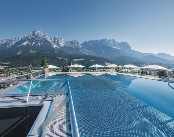 das infinity sky pool highlight c markus auer hotel kaiserblick