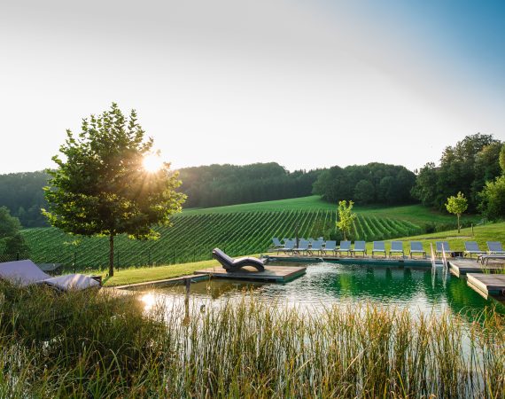 entspanntes baden bei wunderschoenem ausblick c karin bergmann ratscher landhaus