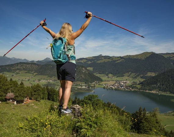 wandern mit herrlichem ausblick c tvb kaiserwinkl das walchsee aktivresort