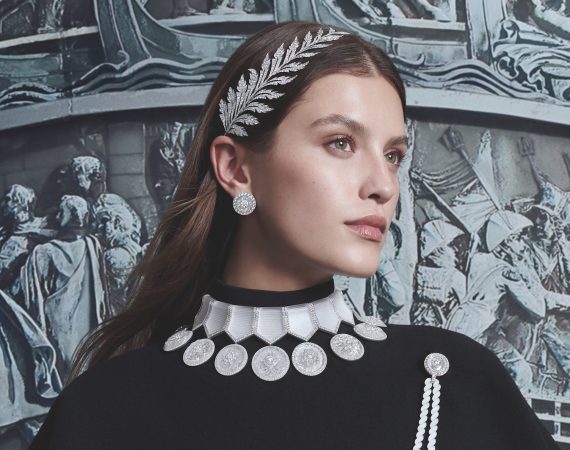 BOUCHERON Histoire de Style The Power of Couture 4 5 Medailles Broderies Aiguillette Kopie