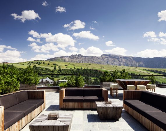 COMO Alpina Dolomites Outdoor terrace 2